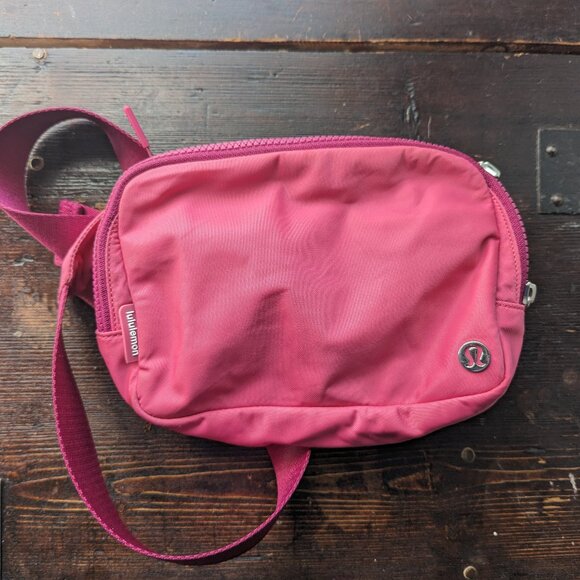 Lululemon Raspberry Coulis/Wild Berry Large Belt Bag - Picture 1 of 5